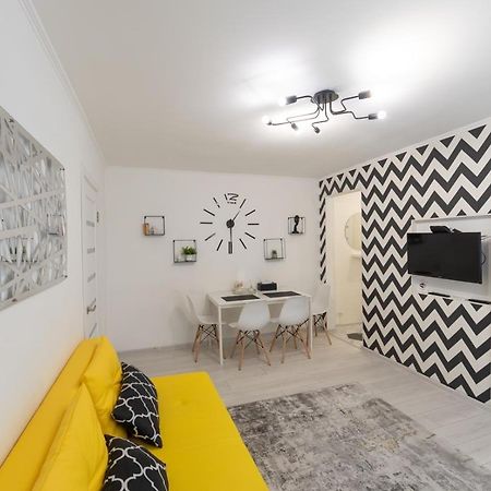 Flat 24 On Lesi Ukrainki 12 With 1 Bedroom Kijev Kültér fotó