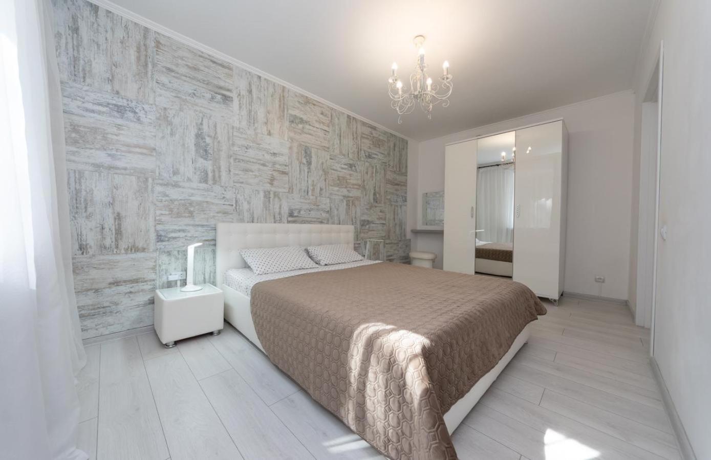 Flat 24 On Lesi Ukrainki 12 With 1 Bedroom Kijev Kültér fotó