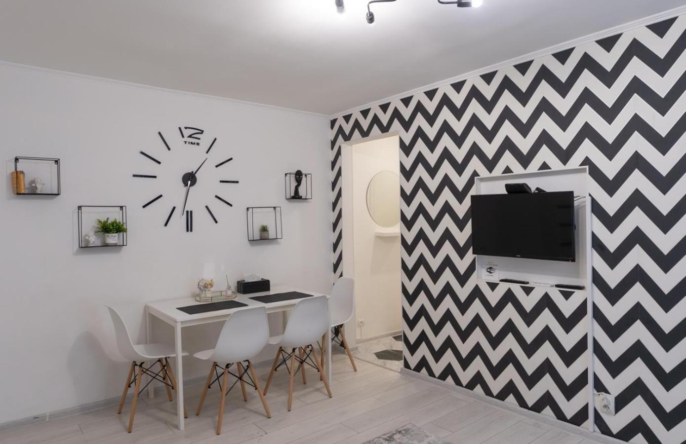 Flat 24 On Lesi Ukrainki 12 With 1 Bedroom Kijev Kültér fotó