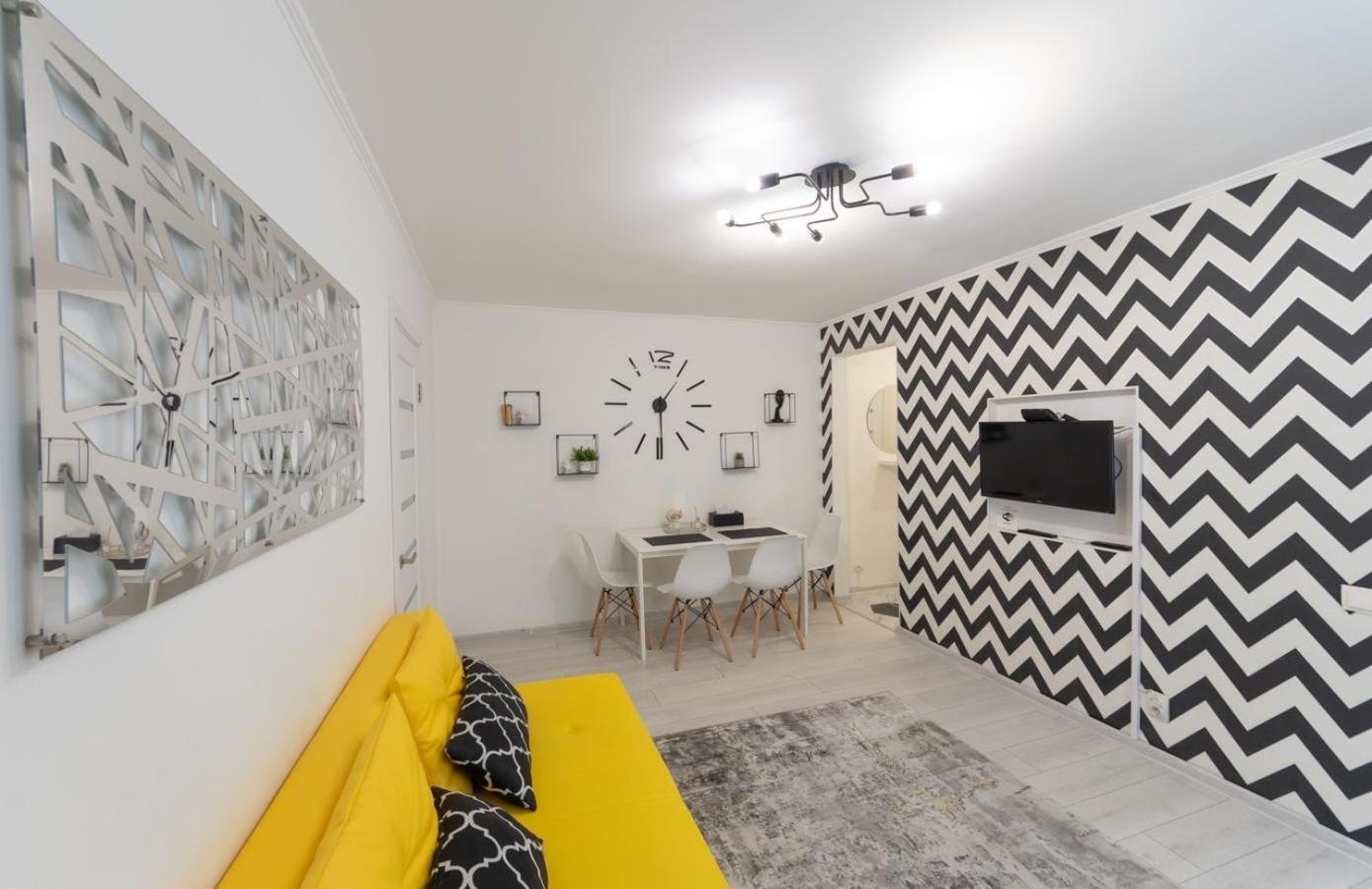 Flat 24 On Lesi Ukrainki 12 With 1 Bedroom Kijev Kültér fotó